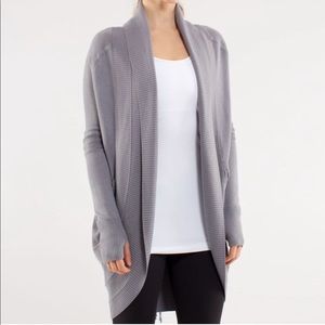 LULULEMON grey transformation wrap